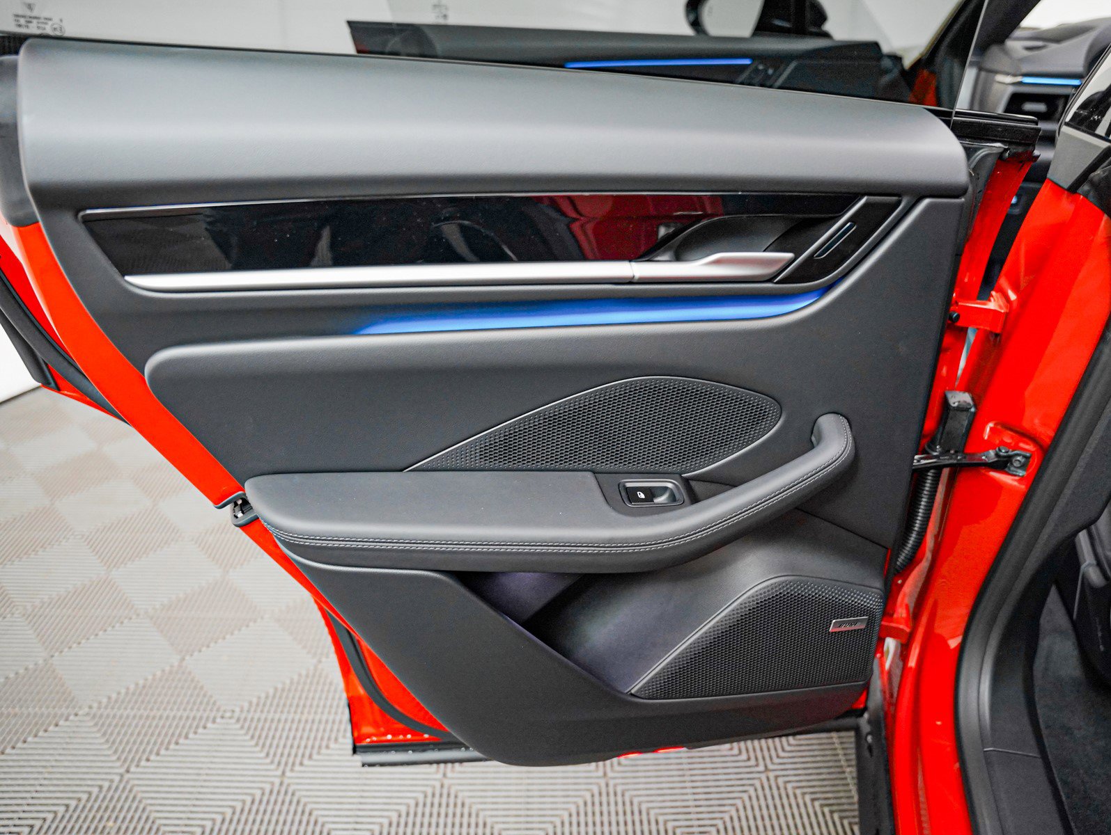 2025 Porsche Macan Electric photo 24