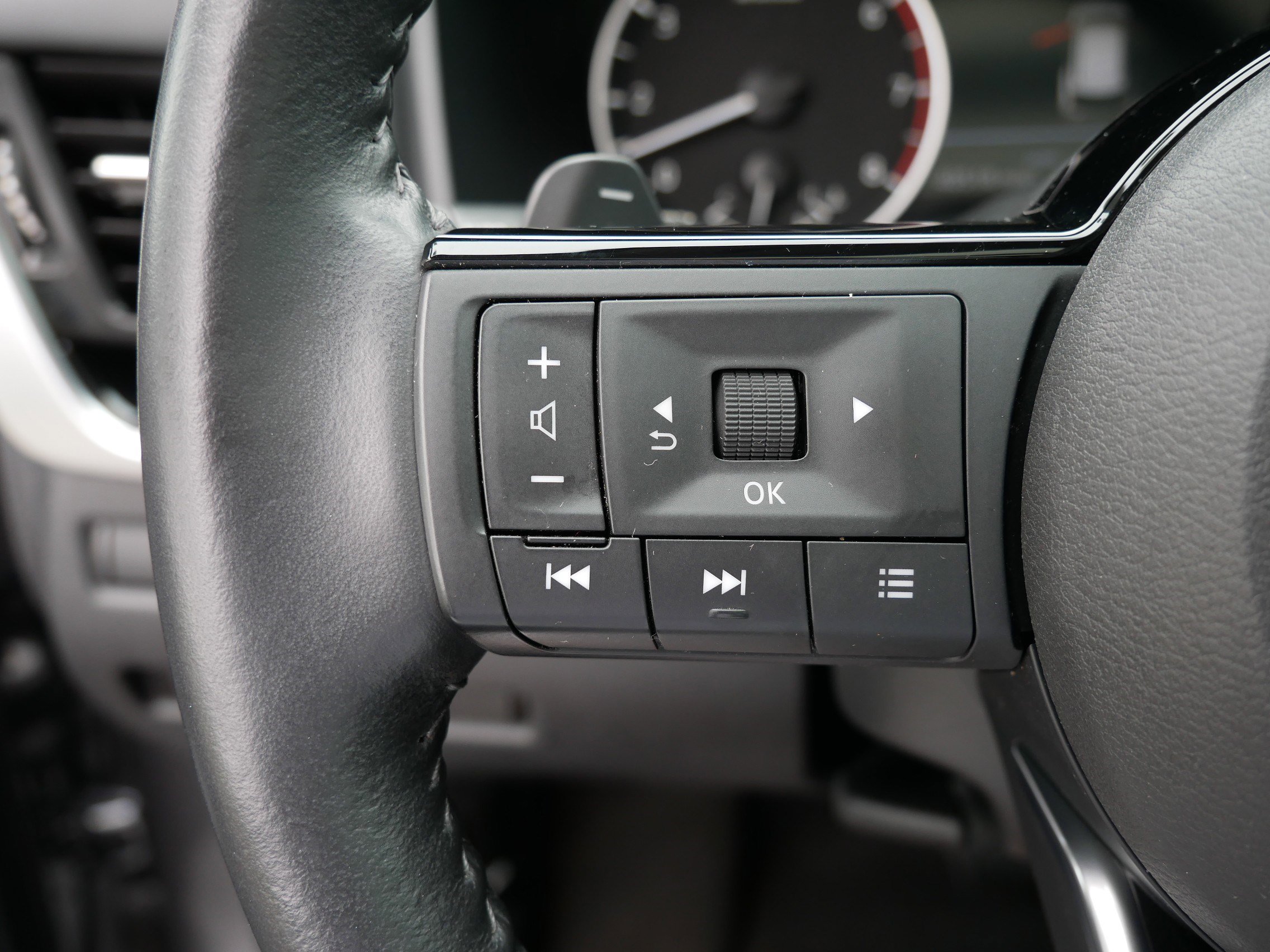 2023 Nissan Rogue SL photo 28
