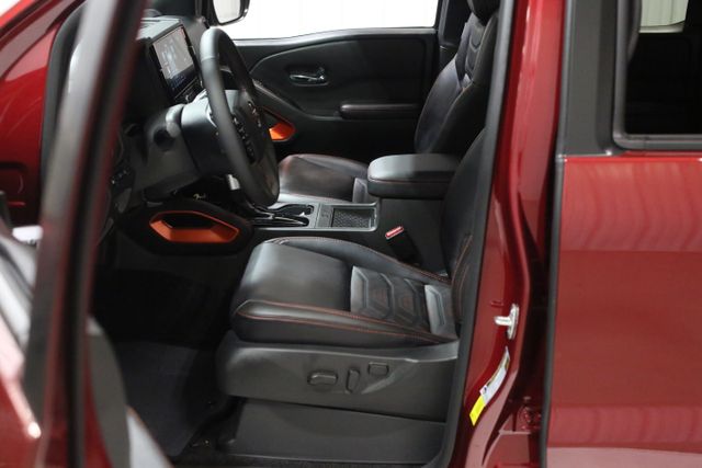 2025 Nissan Frontier PRO-4X photo 8