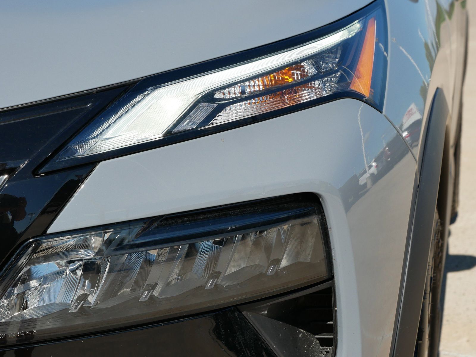 2025 Nissan Rogue SV photo 9