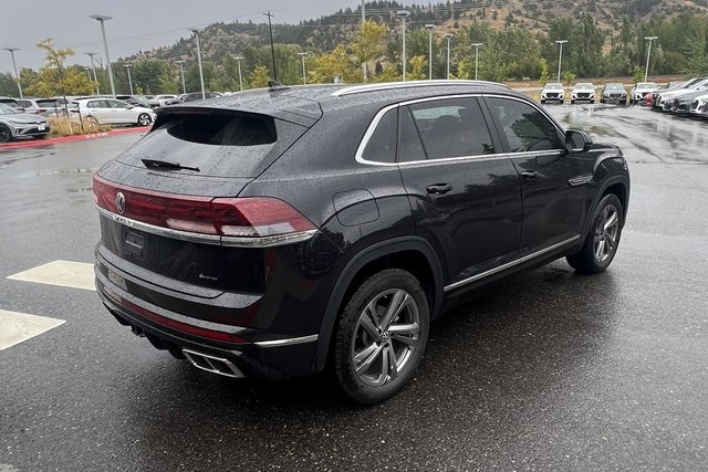 2024 Volkswagen Atlas Cross Sport SEL R-Line photo 2