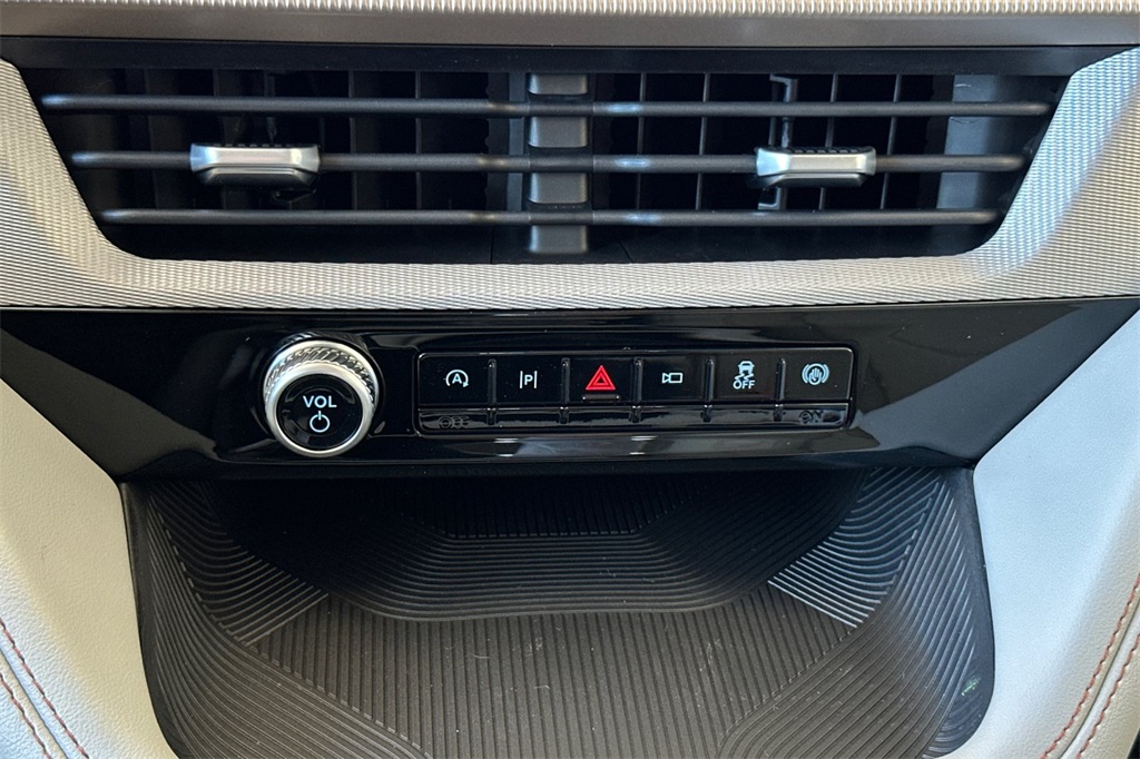 2025 Ford Explorer photo 14
