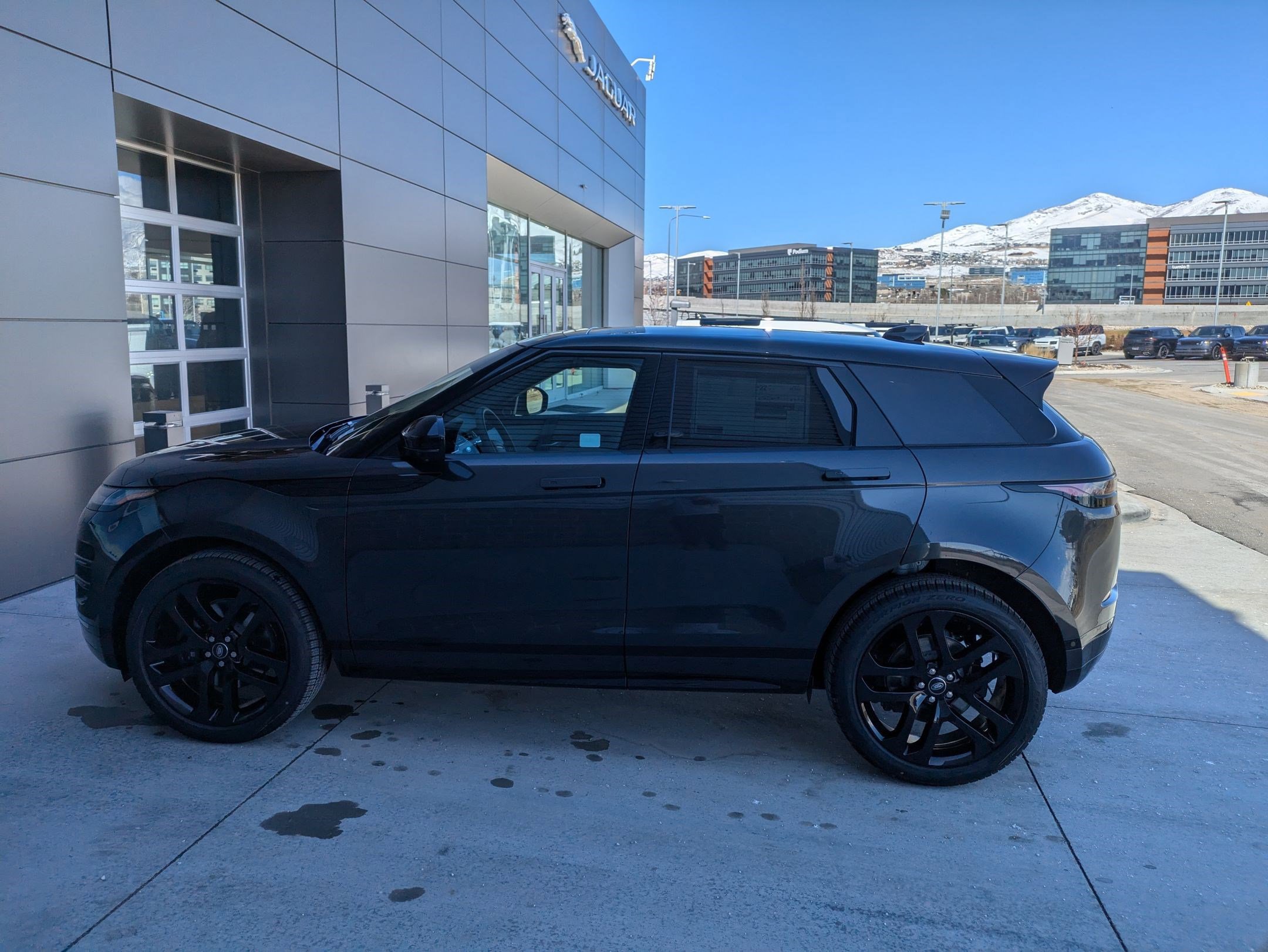 2026 Land Rover Range Rover Evoque Dynamic SE photo 2