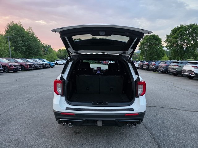 2022 Ford Explorer ST photo 4