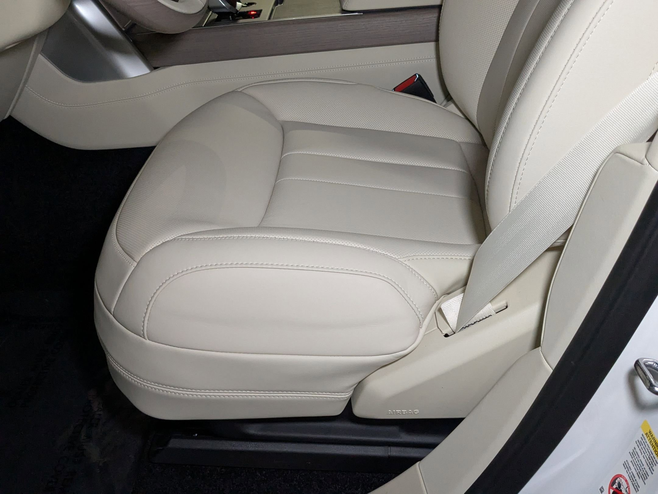 2025 Land Rover Range Rover SE photo 4