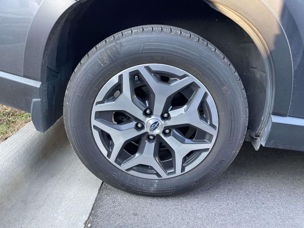 2023 Subaru Forester Premium photo 3