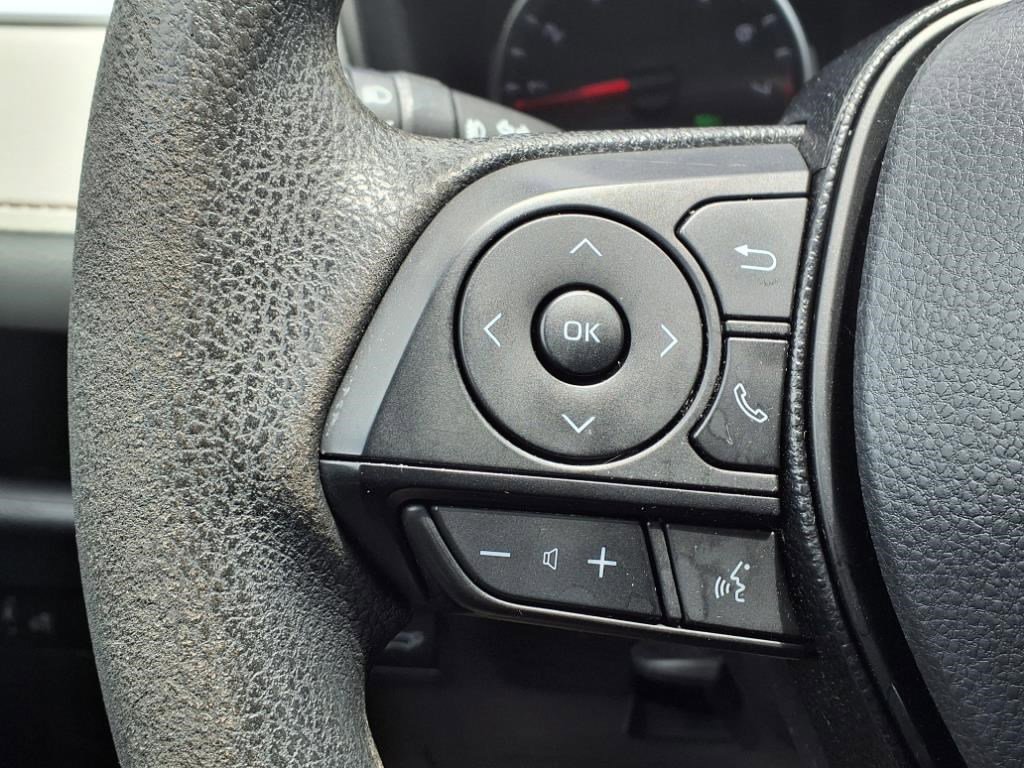 2020 Toyota RAV4 XLE photo 13