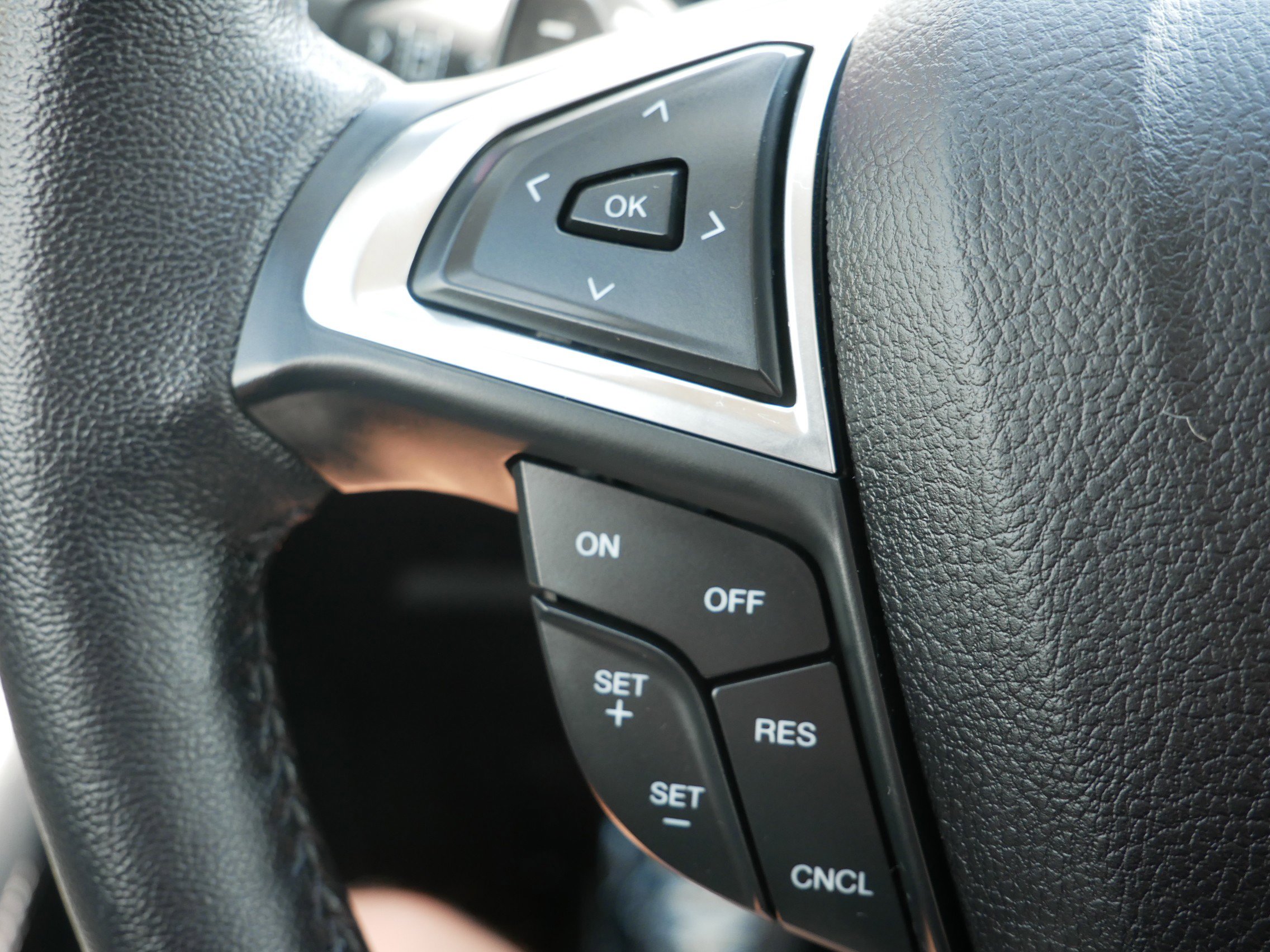 2023 Ford Edge SEL photo 17