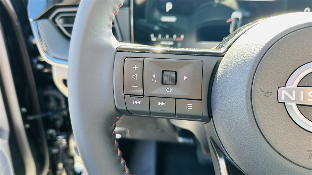2026 Nissan Kicks SR photo 16