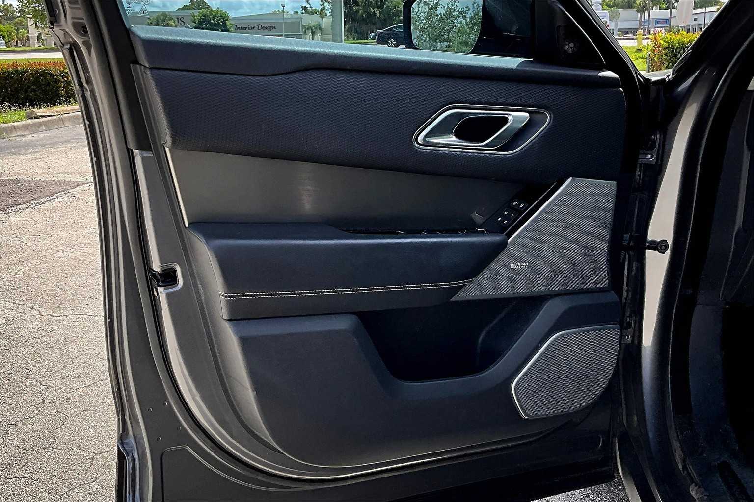 2018 Land Rover Range Rover Velar S photo 21