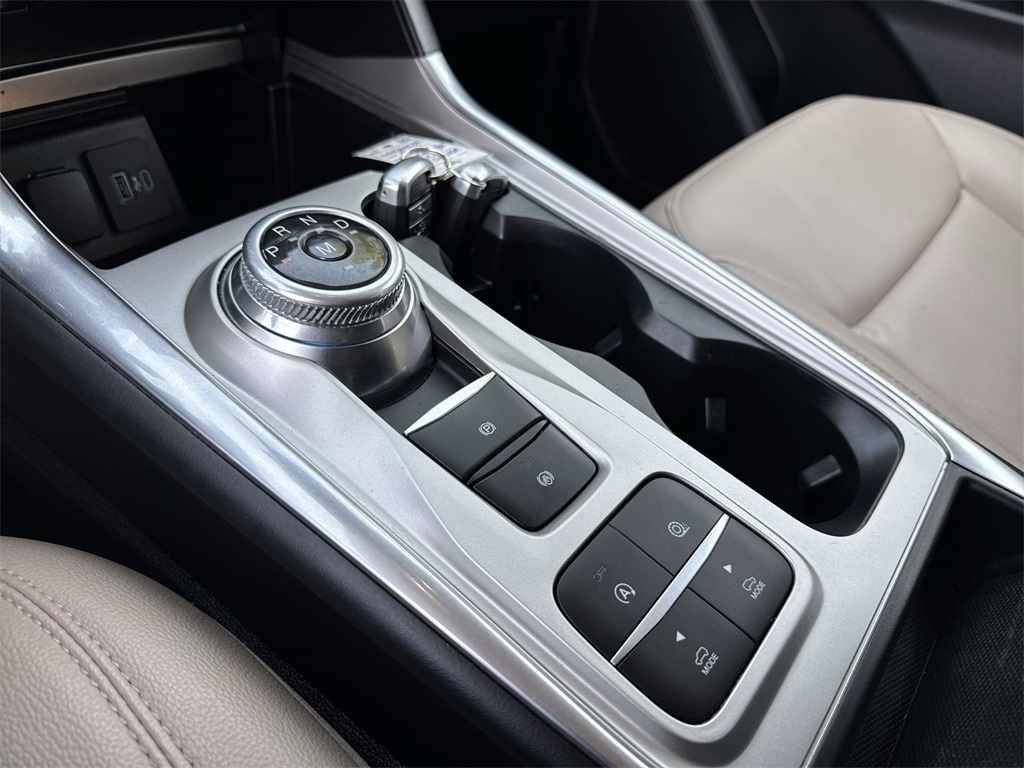 2020 Ford Explorer XLT photo 19