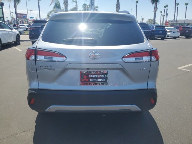 2024 Toyota Corolla Cross LE photo 6