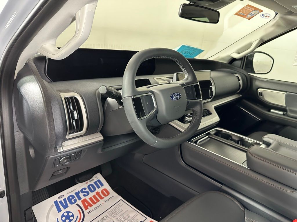 2025 Ford Expedition MAX photo 7
