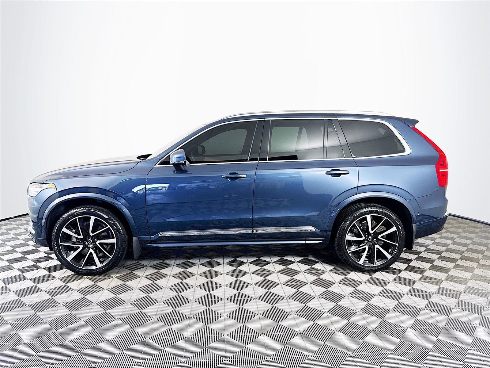 2024 Volvo XC90 B5 Plus photo 8
