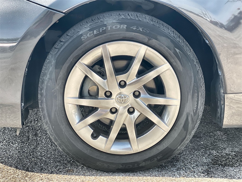 2017 Toyota Prius V Four photo 18