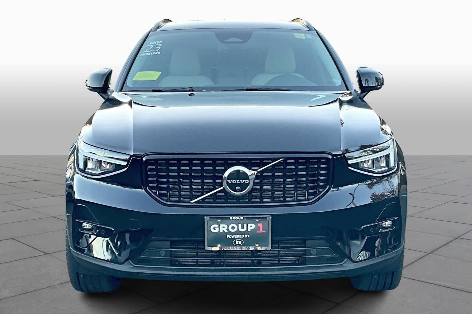 2023 Volvo XC40 Plus photo 2