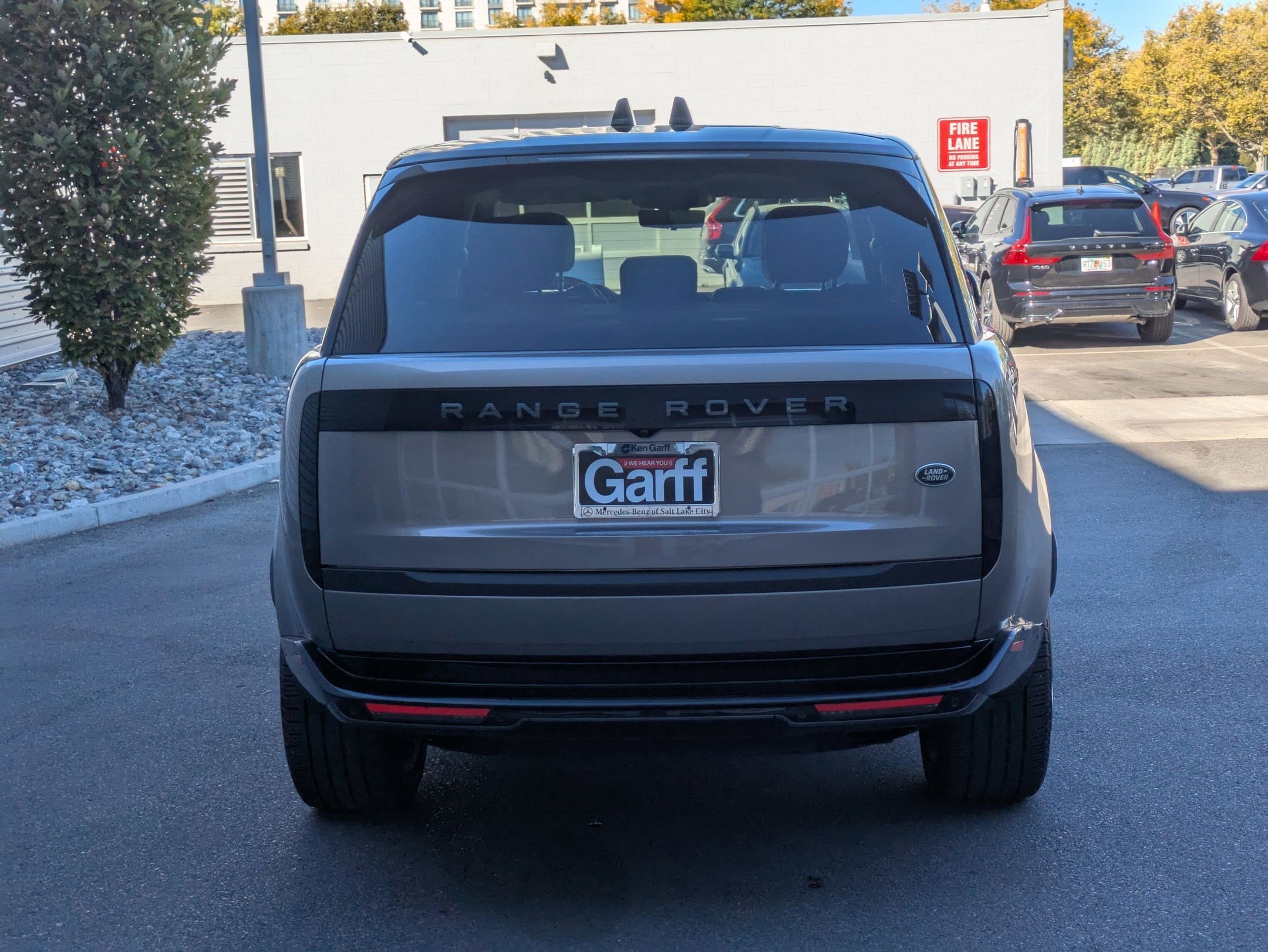 2023 Land Rover Range Rover SE photo 4
