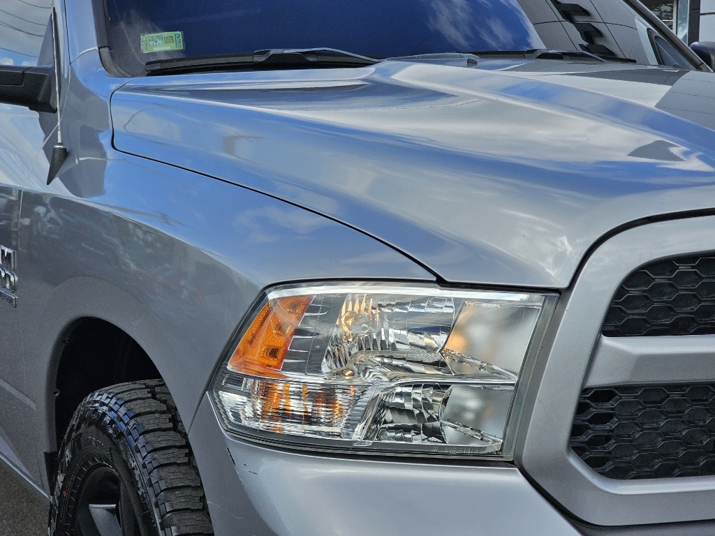 PreOwned 2019 Ram 1500 Classic Express 4D Quad Cab en Mayagüez 