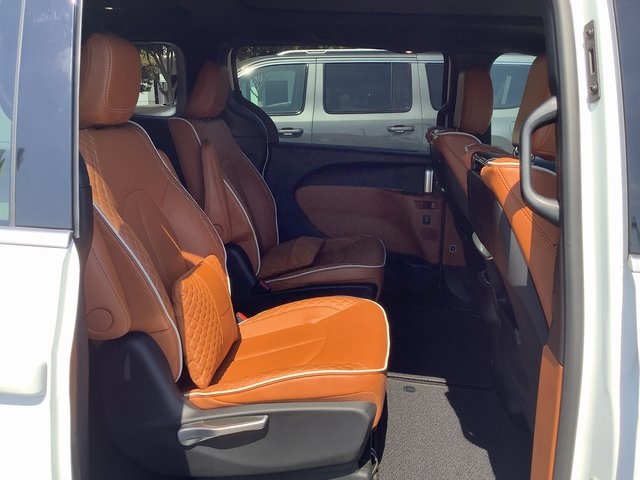 2024 Chrysler Pacifica Pinnacle photo 33