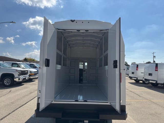 2025 Chevrolet Express Cutaway 3500 photo 6