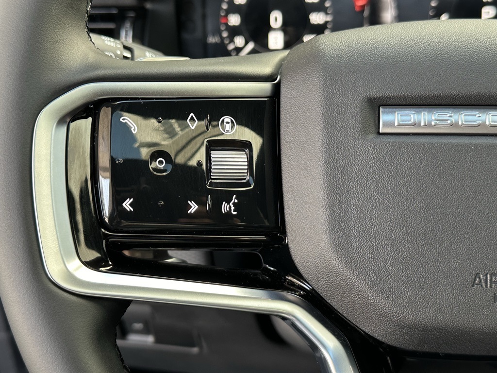 2025 Land Rover Discovery Sport Dynamic SE photo 16