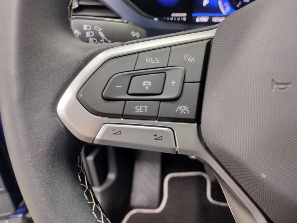 2023 Volkswagen Taos SE photo 23