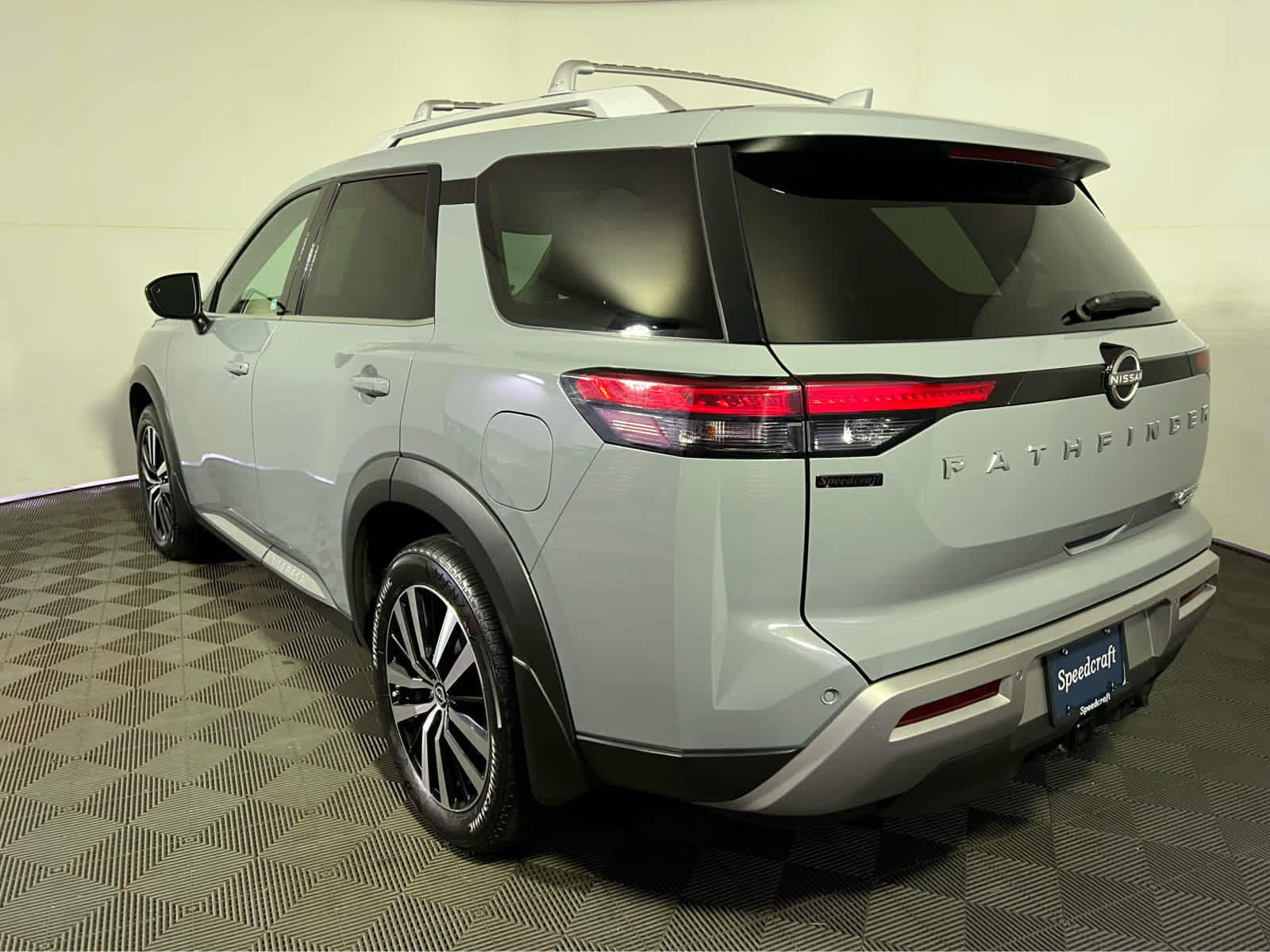 2023 Nissan Pathfinder Platinum photo 4