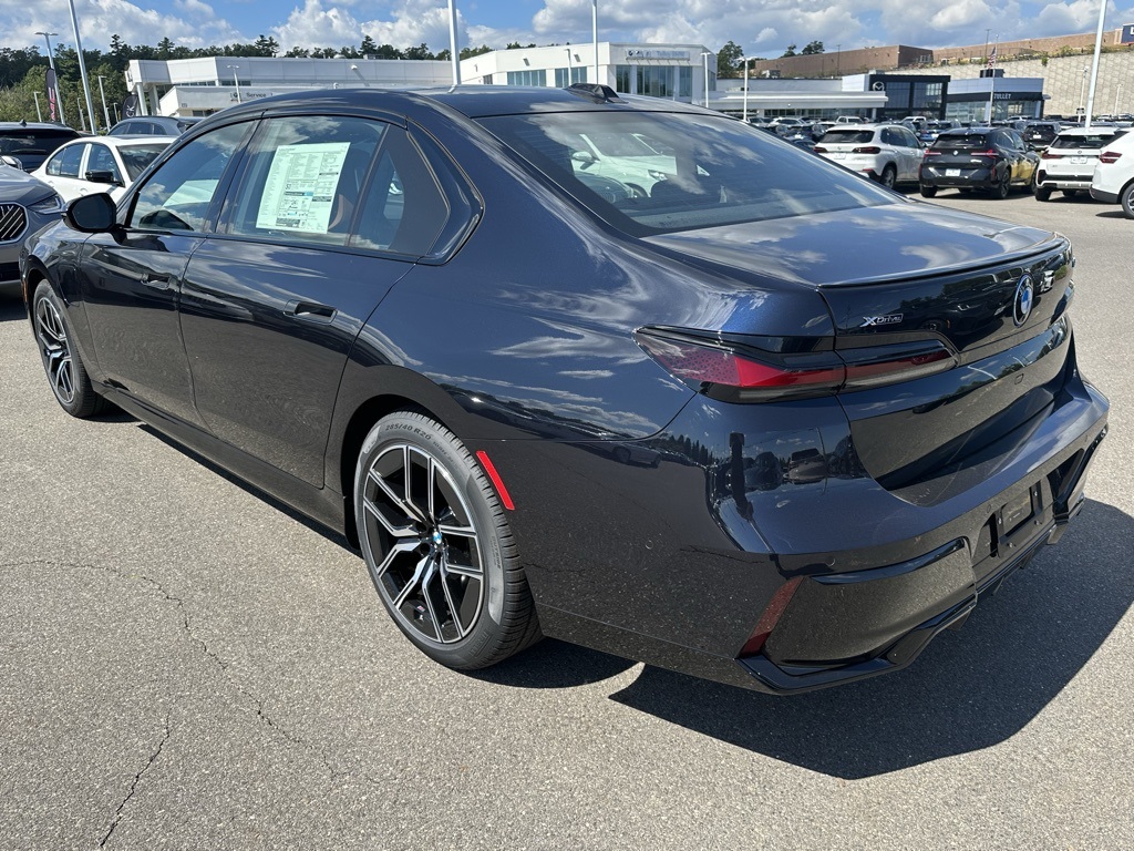 2026 Bmw 750e photo 3