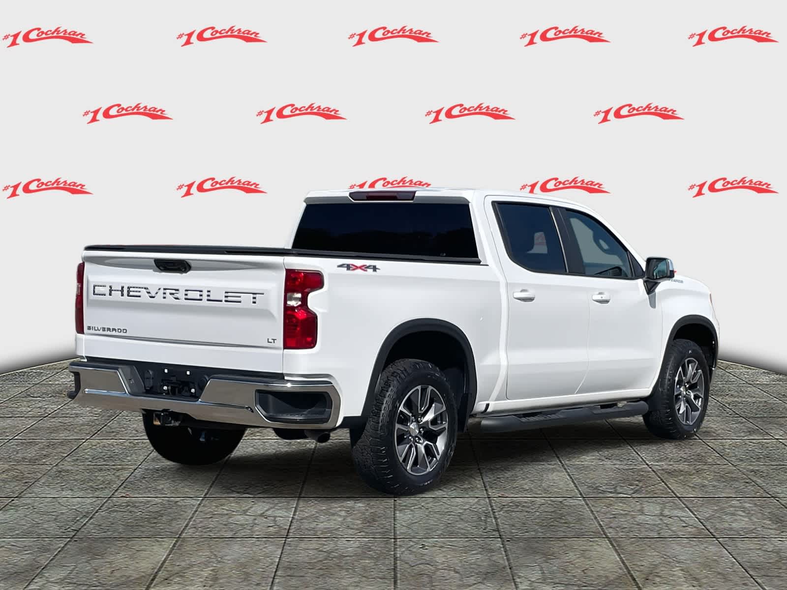 2022 Chevrolet Silverado 1500 LT photo 2