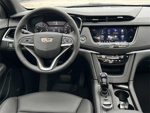 2025 Cadillac XT6 Luxury photo 2
