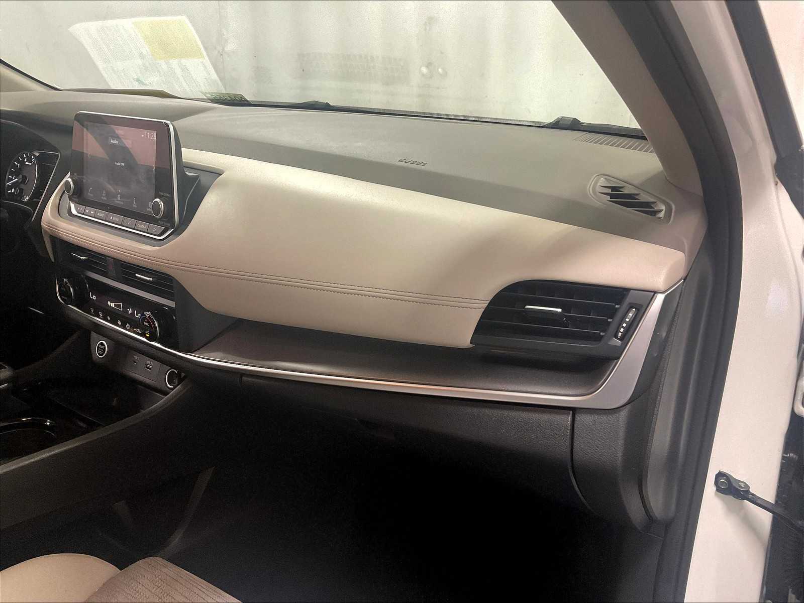 2023 Nissan Rogue SV photo 13