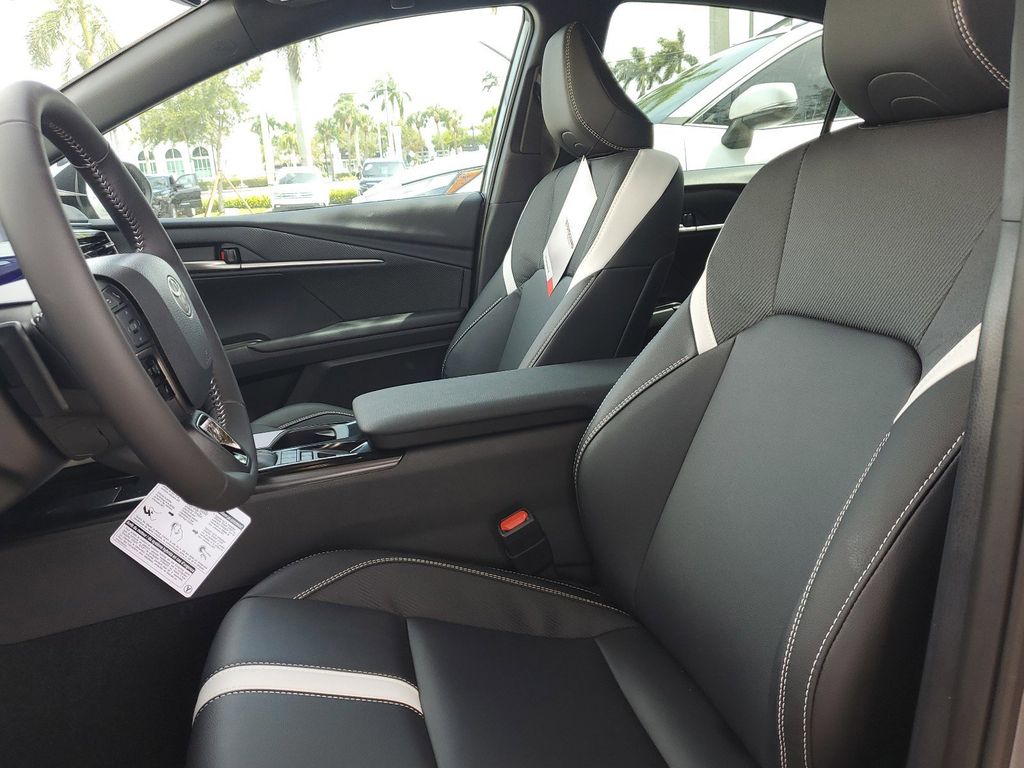 2025 Toyota Camry SE photo 15