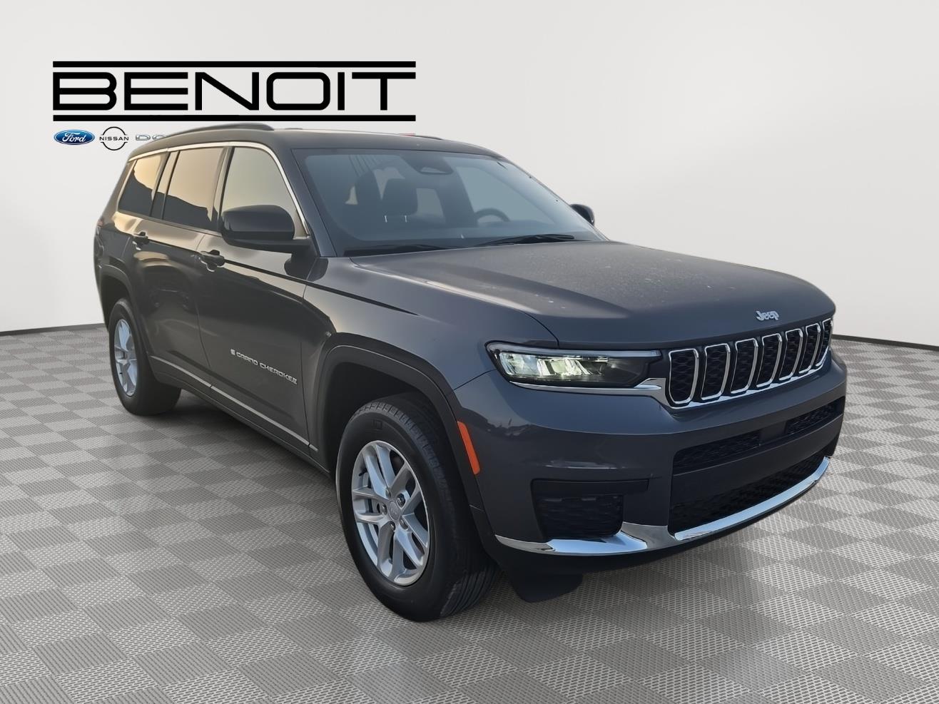 2025 Jeep Grand Cherokee Laredo X photo 3