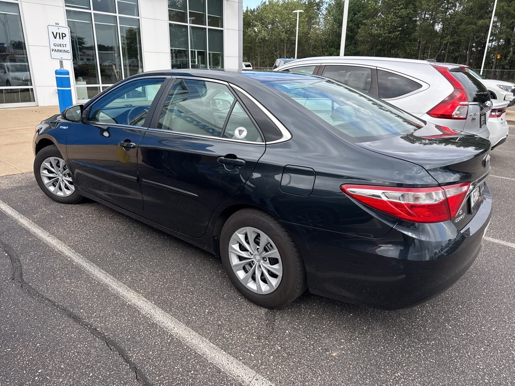 2015 Toyota Camry Hybrid LE photo 2