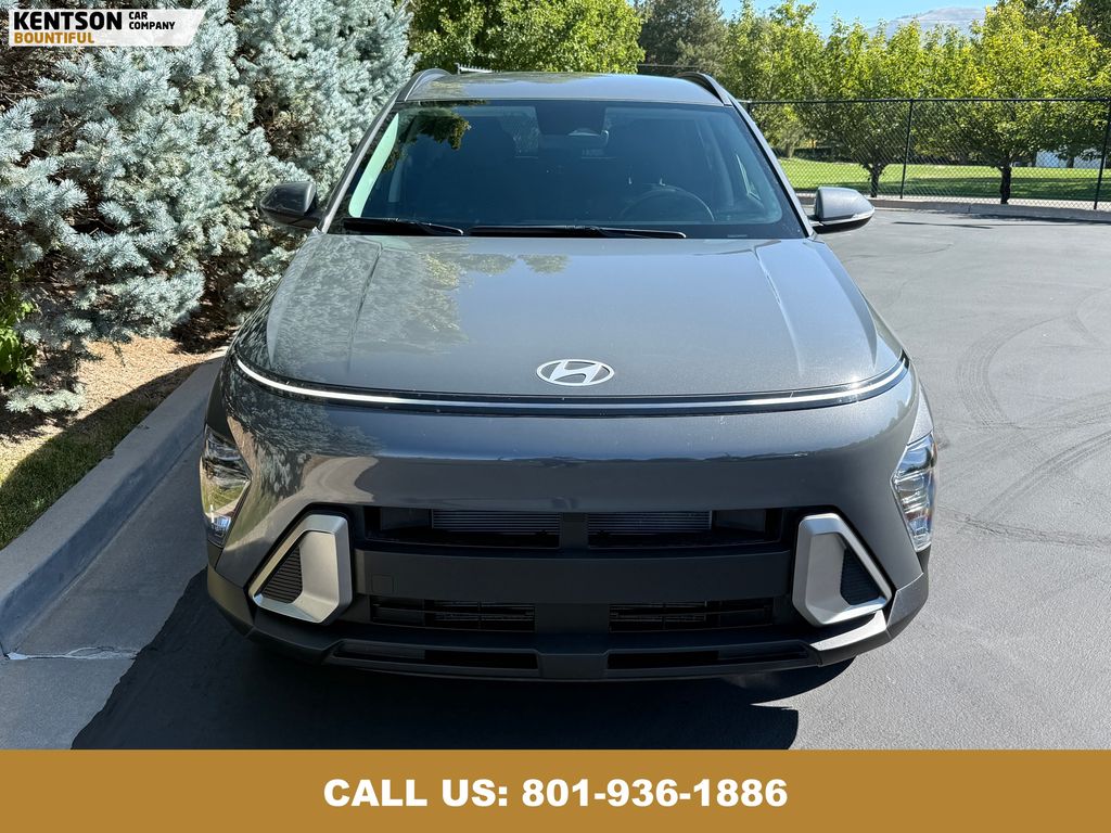2025 Hyundai Kona SEL photo 2