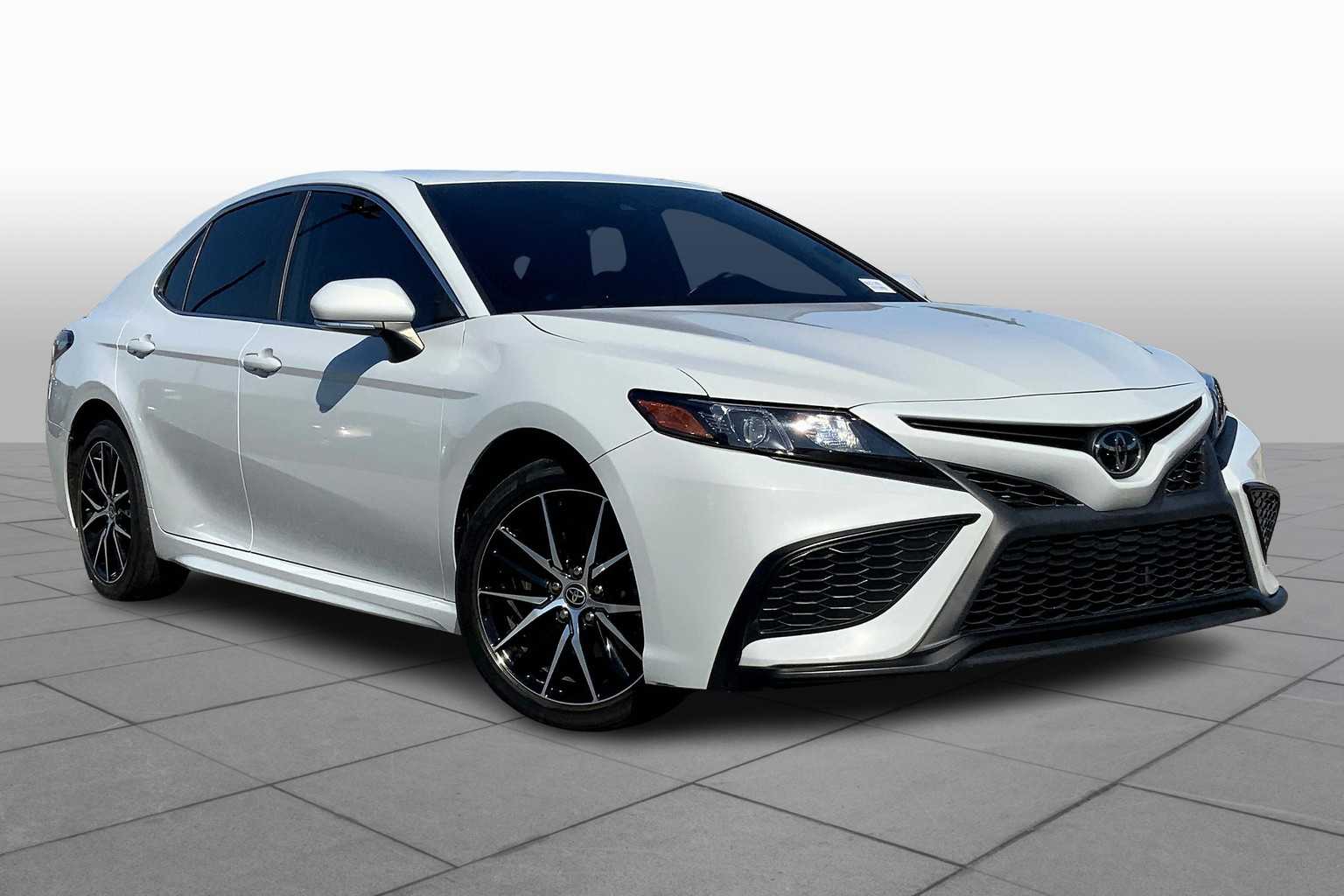 2022 Toyota Camry SE photo 2