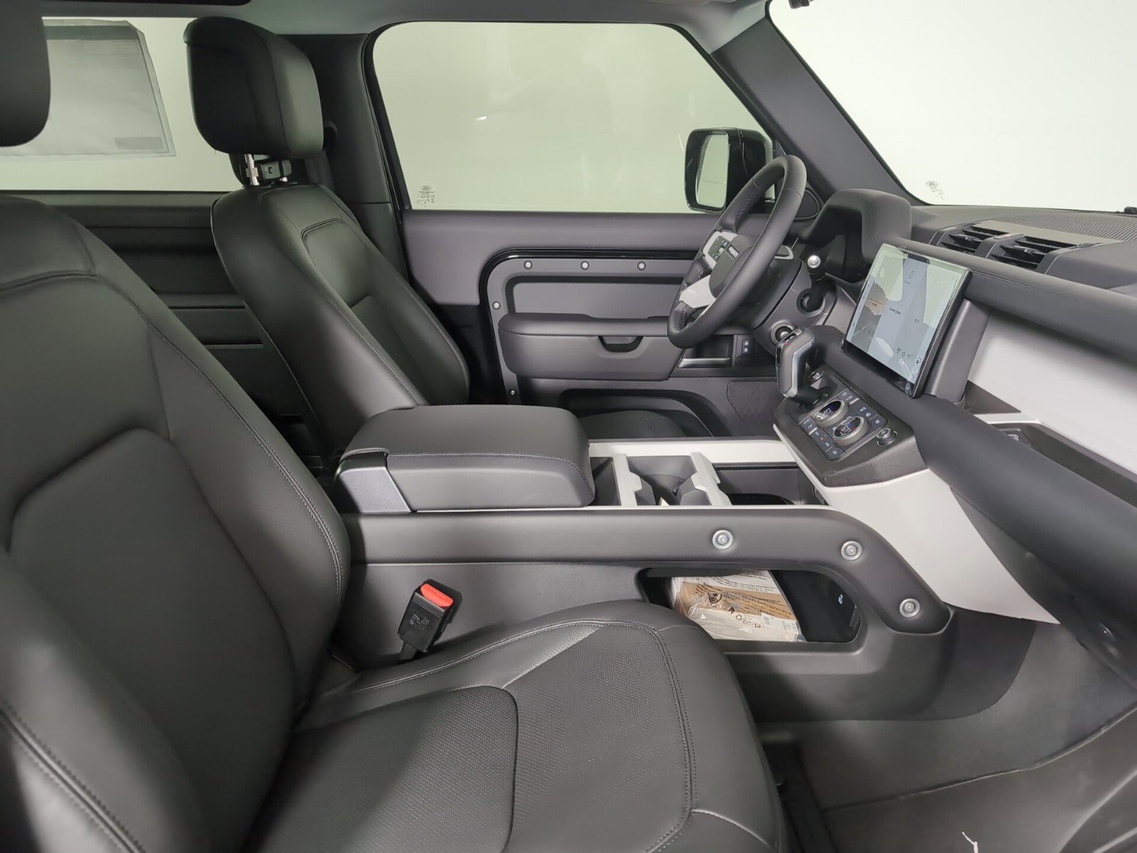 2025 Land Rover Defender S photo 3
