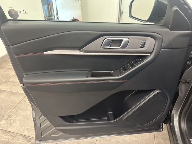 2025 Ford Explorer ST-Line photo 7