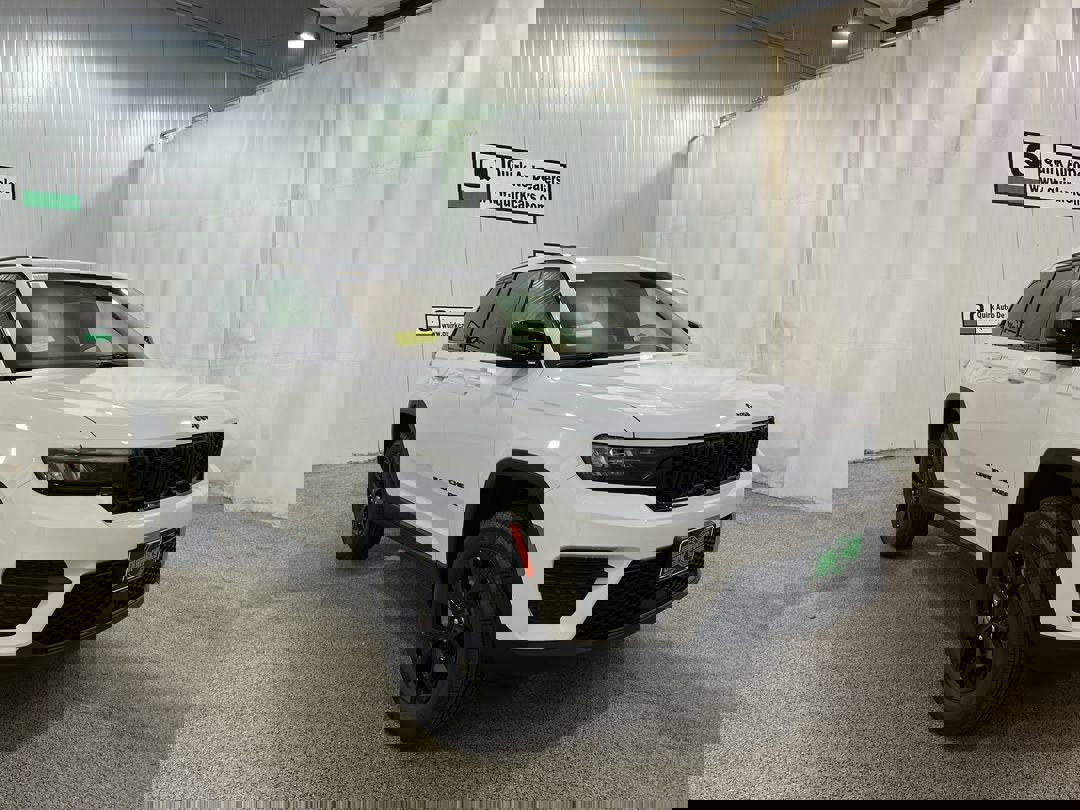 2025 Jeep Grand Cherokee Altitude's photo