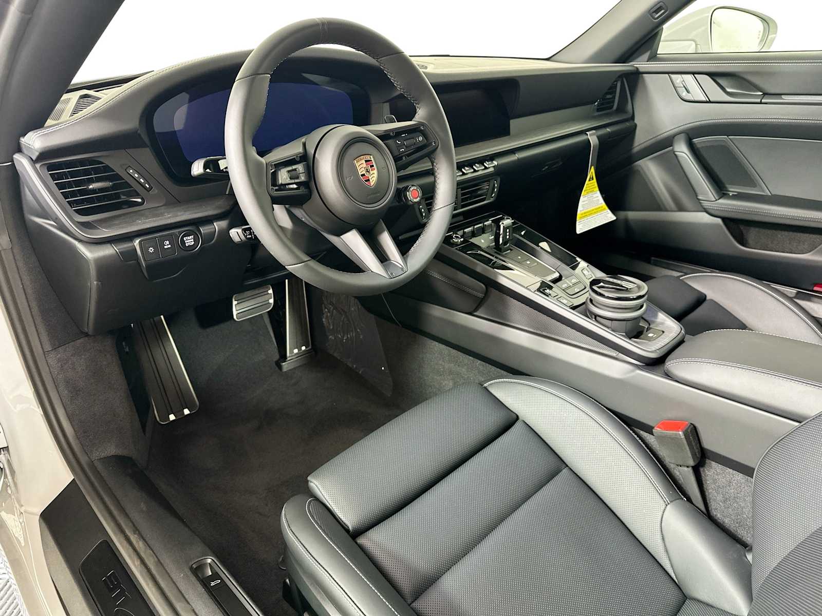 2025 Porsche 911 GTS photo 4
