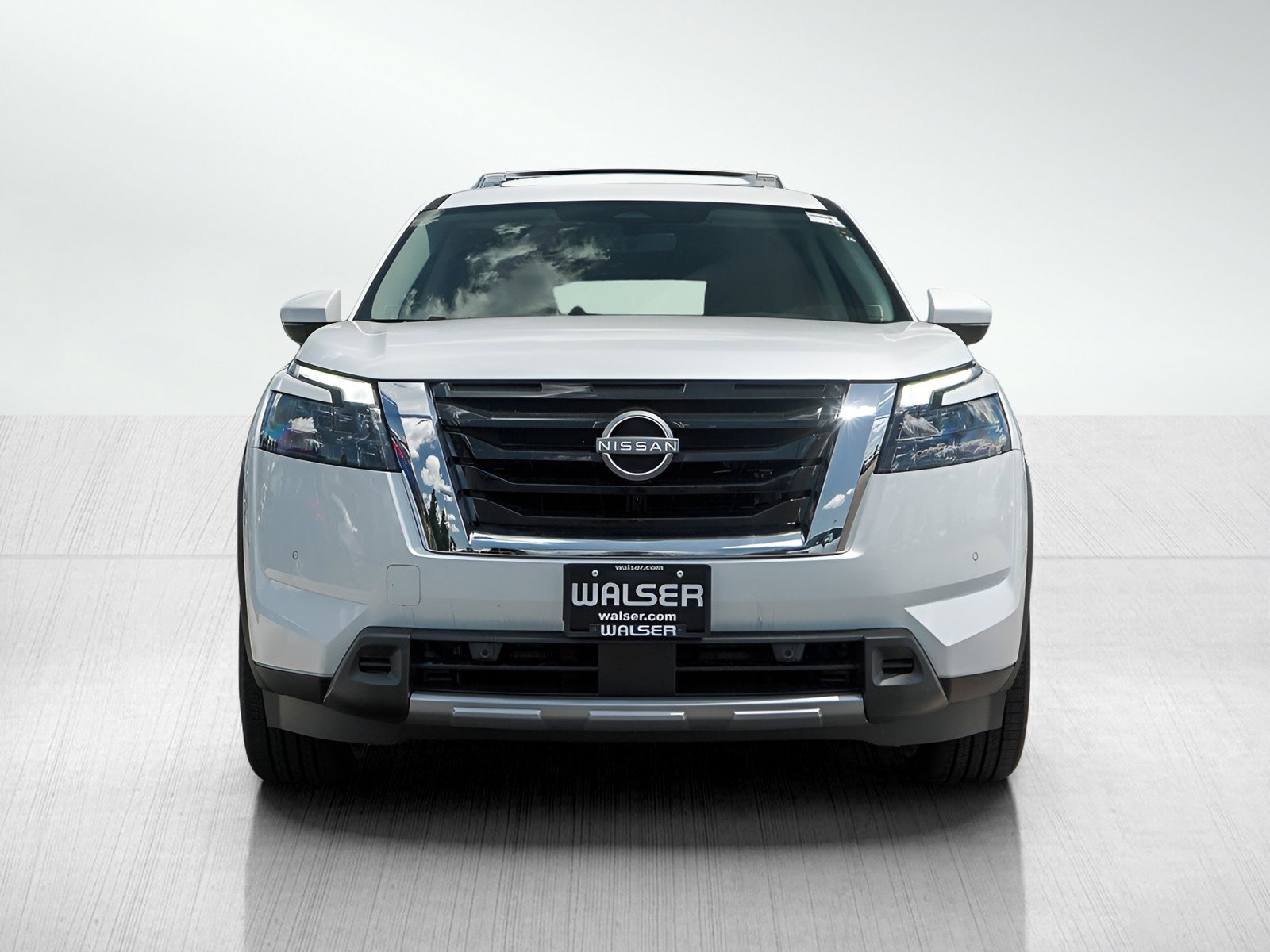2025 Nissan Pathfinder SL photo 2