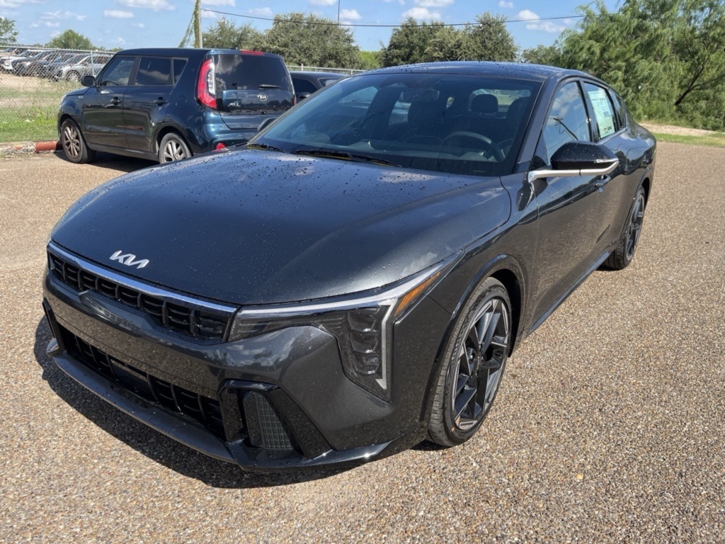 2025 Kia K4 GT-Line photo 3