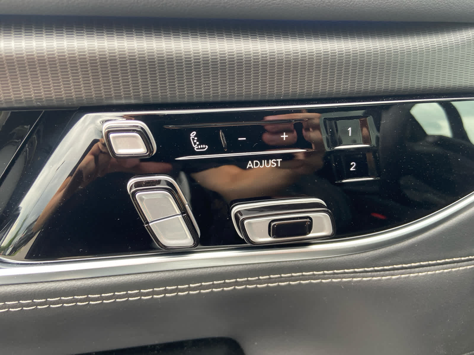 2025 Jeep Grand Wagoneer L II Obsidian photo 19