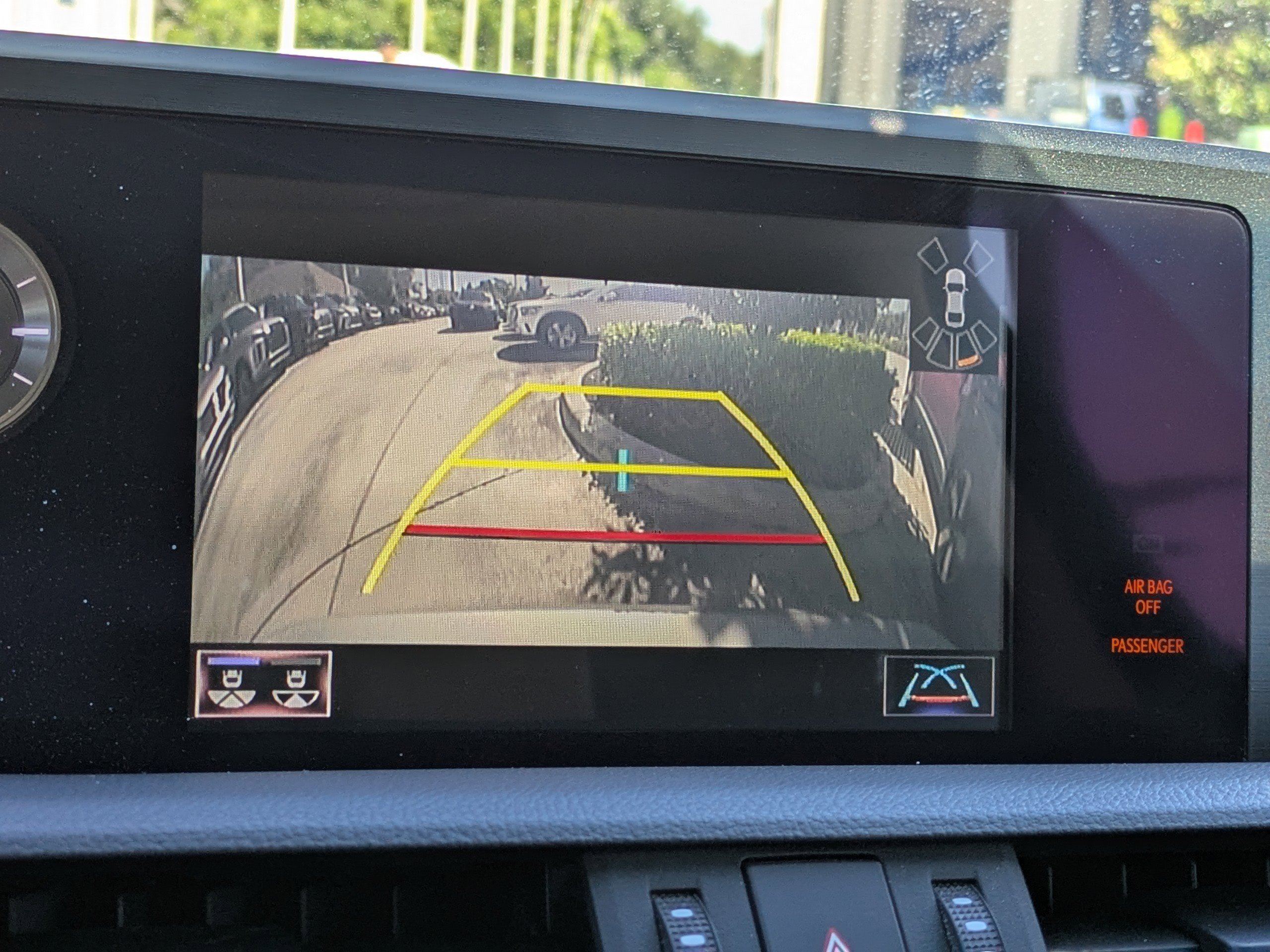 2021 Lexus ES 300h photo 24