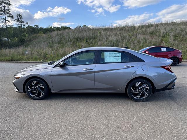 2025 Hyundai Elantra SEL Sport photo 2