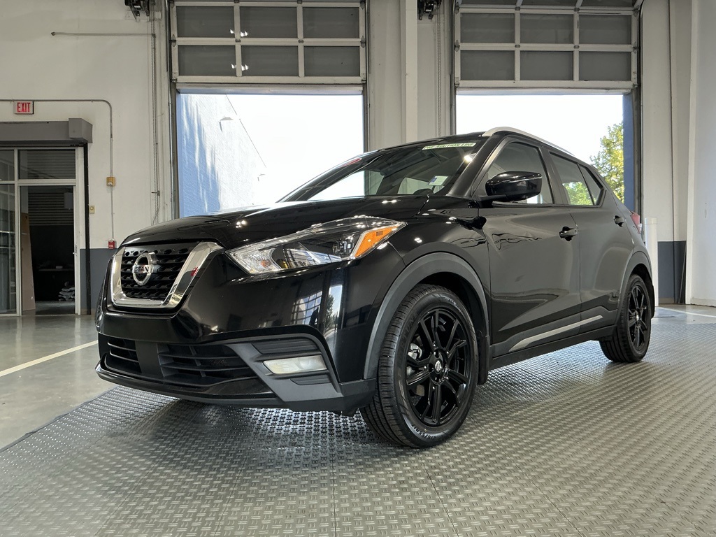 2020 Nissan Kicks SR photo 2