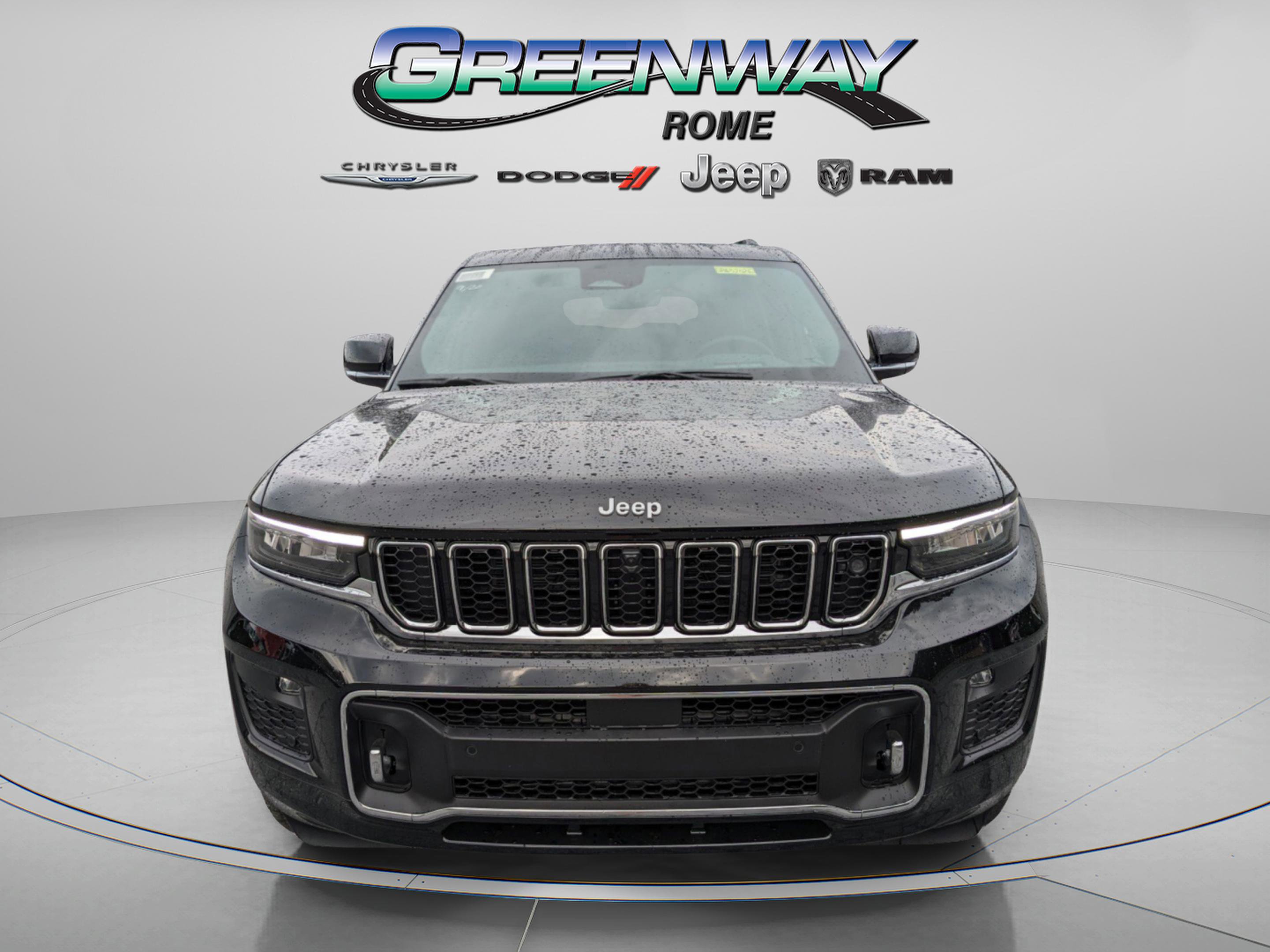 2025 Jeep Grand Cherokee Overland photo 2