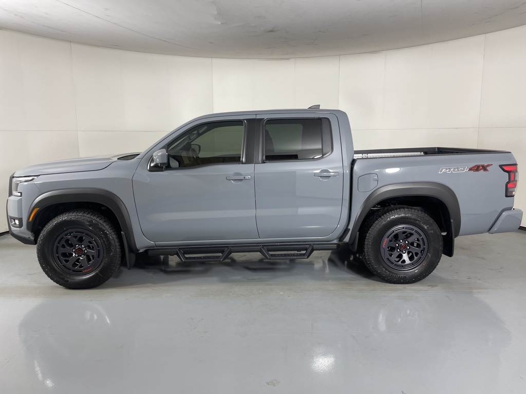 2025 Nissan Frontier PRO-4X photo 4