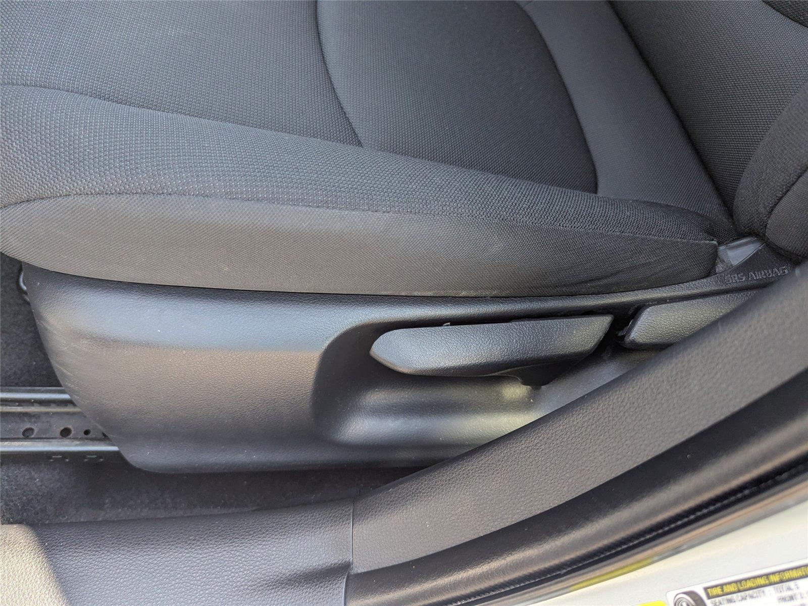 2022 Toyota Corolla LE photo 19