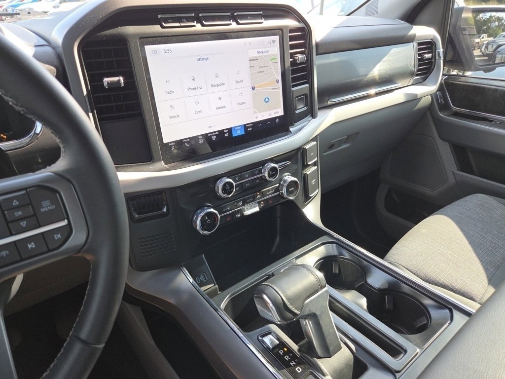 2023 Ford F-150 Lightning XLT photo 29